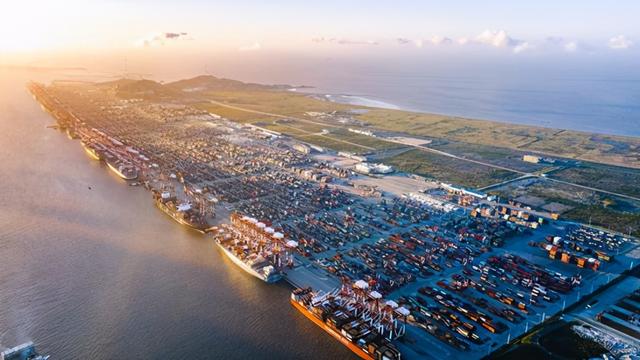 中国斥资700亿修建港口，新加坡曾极力反对，建成后破世界纪录