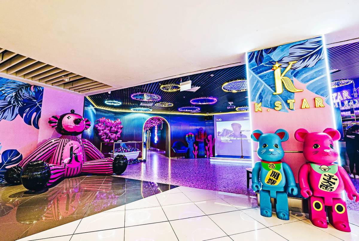 特色主题K歌房🎙️新加坡三家分店的“K.STAR”卡拉OK💥人均消费不到S$4！听歌+美食嗨皮一整天