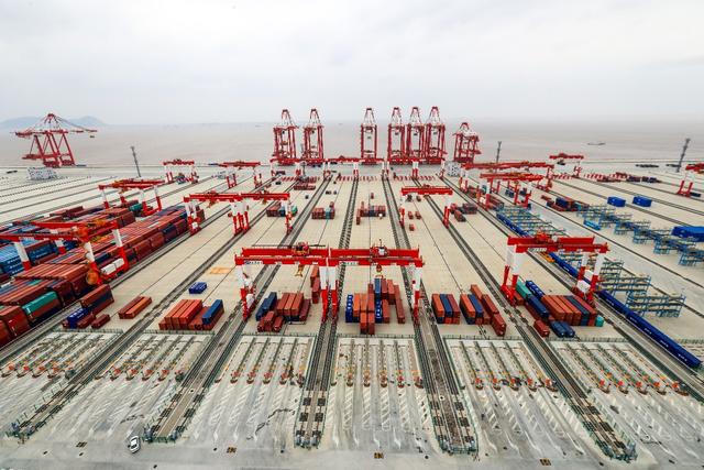 中国斥700亿打造世界第一大港，吞吐量超美国，新加坡万般无奈