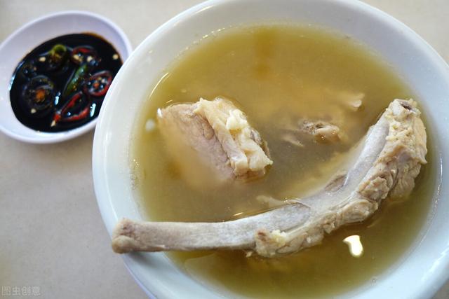 新加坡的“肉骨茶”，这一火遍东南亚的美食，背后是华人的辛酸泪