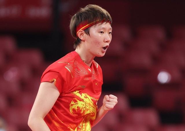 开门红！陈梦王曼昱拼下首分，3-0横扫新加坡女双，国乒太强了