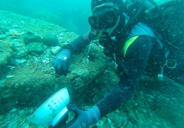 新加坡刚发现海底古沉船，内有大量中国古瓷器，考古专家都没见过