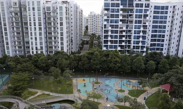 过去十年，新加坡更多居民家庭住在私人公寓和有地住宅
