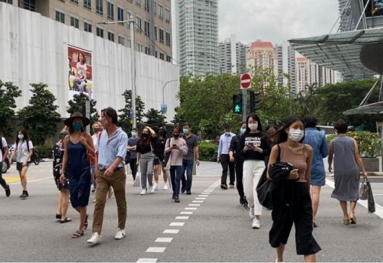 新加坡新增9萬確診病例，馬來西亞學著“躺平”，中國不急著開門