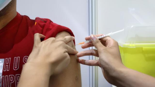 最高可达2.5万新元！新加坡拒绝接种疫苗者需自费治疗