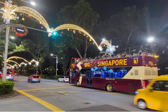 新华财经记者在新加坡：奥密克戎阴影难掩新加坡圣诞热潮