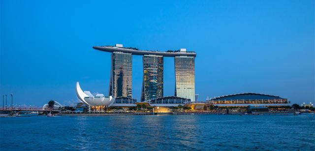 從“捧上神壇”到“走下神壇”，“新加坡模式”是否還值得學習？