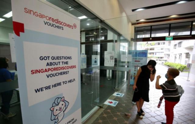 新加坡豪砸現金補助券，網友質疑：爲何不效仿美國直接發現金？