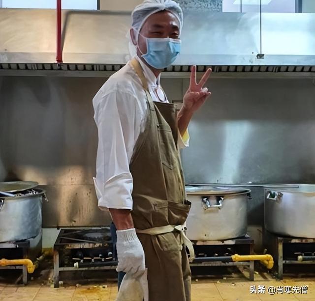 我，河北人，在新加坡當廚師9年，一周只工作30小時，年薪60萬