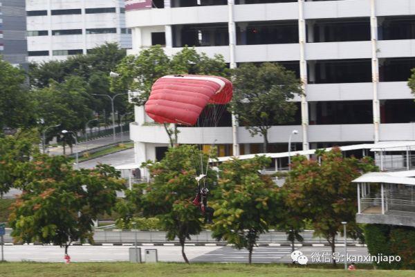 新加坡國慶閱兵彩排！因疫情影響分散舉行，家家樓下能看到坦克