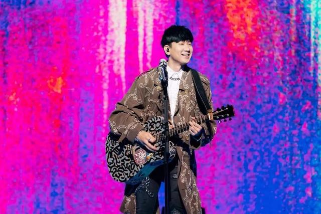 新加坡歌手林俊傑時隔兩年再開線下演唱會，歌迷直呼太爽啦