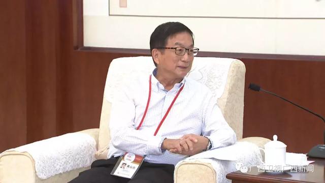 陈武会见新加坡中华总商会代表团