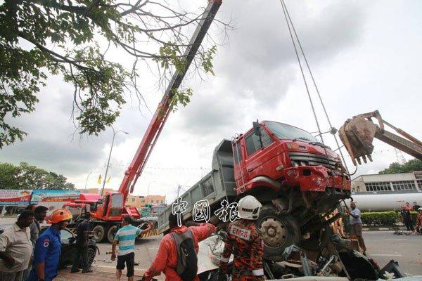 卡车压顶，4新加坡人罹难！去世者身份确认