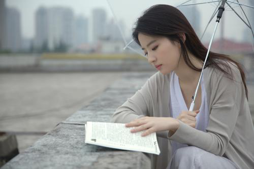 演技太差，《倩女幽魂》成女主角，20歲李凱馨和劉亦菲經曆很相似