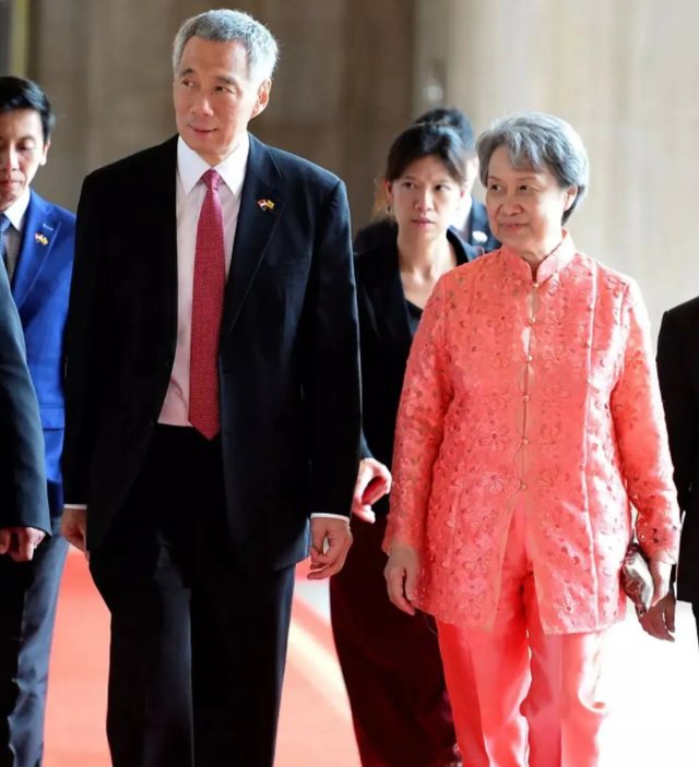 新加坡第一夫人：为夫弃政从商，执掌淡马锡16年，对华投资4030亿