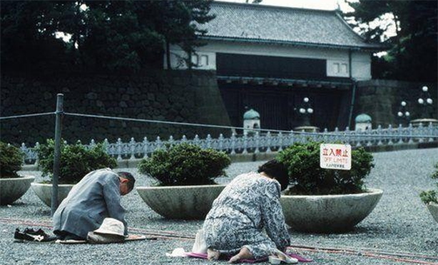 裕仁天皇葬礼当天下午，首相竹下登会见钱其琛：试图模糊天皇罪责