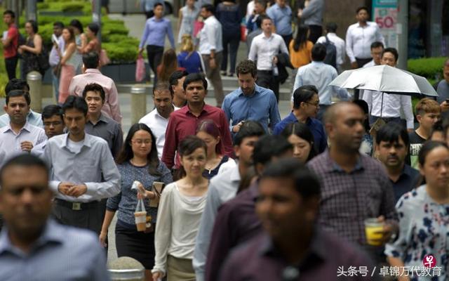 报告：新加坡劳动人口老龄化 就业总人数14年来首次减少