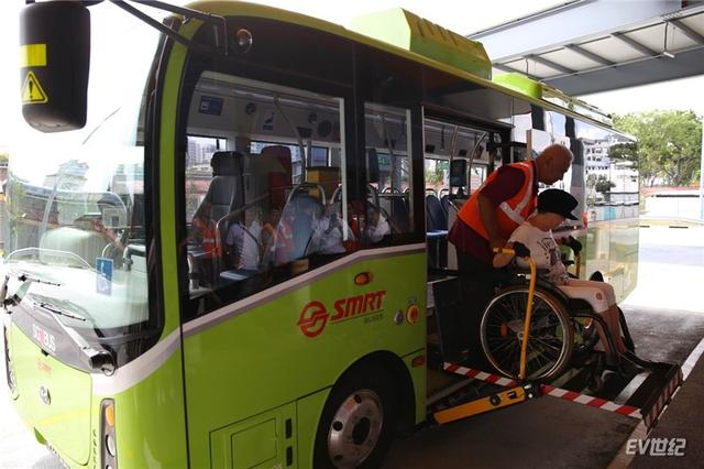 有爱！比亚迪助力新加坡实现全岛巴士无障碍通勤
