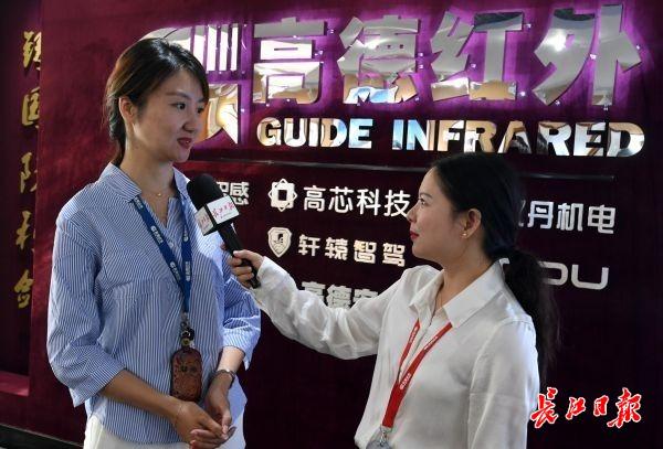 长江日报国际直播团队向世界推介武汉军运会：下个月，我们武汉见