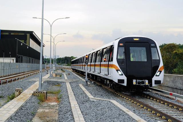 太厉害了！“青岛造”无人驾驶地铁车辆驶向新加坡