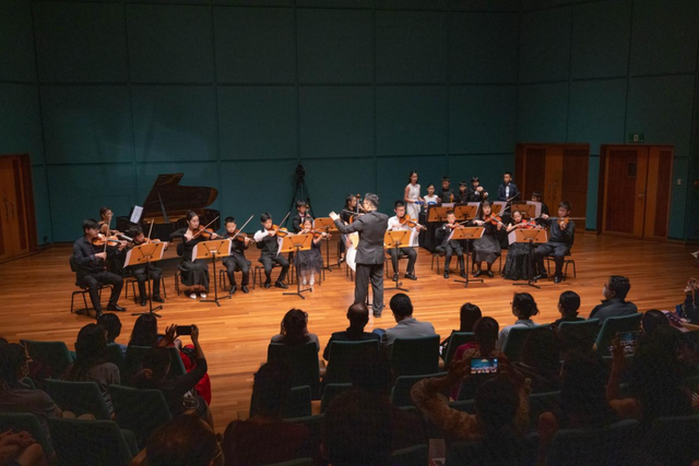 「新加坡青少年音乐会」用黑白琴键，弹奏出青春乐章