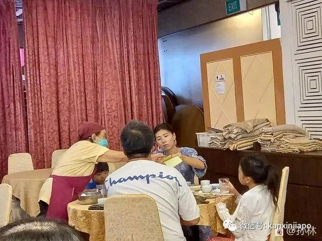 在新加坡”美食四大天王”红星酒家吃早茶，人气不减当年