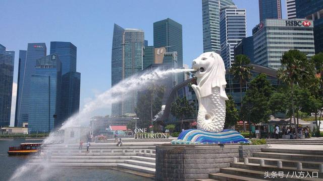新加坡老人生活艱辛，腰酸背痛出來工作，卻對遊客說我不是中國人