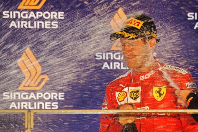 赛车——F1新加坡大奖赛：维泰尔夺冠