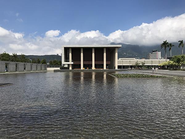 都市淨土：高架橋邊的水月道場