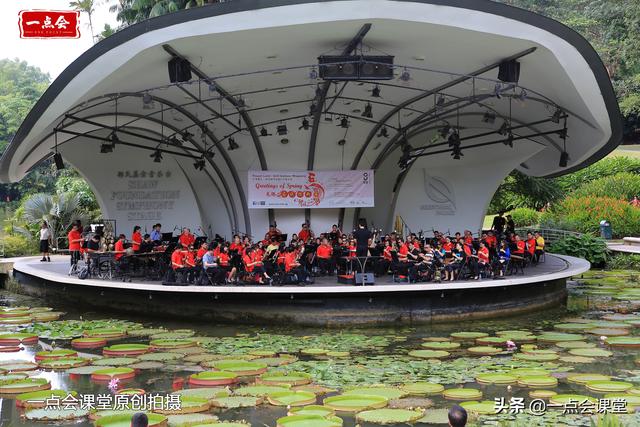 新加坡植物園露天草坪聽現場演奏交響樂《賽馬》環繞立體聲，真棒