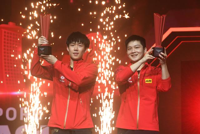 （体育）（1）乒乓球——WTT新加坡大满贯：樊振东/王楚钦男双夺冠