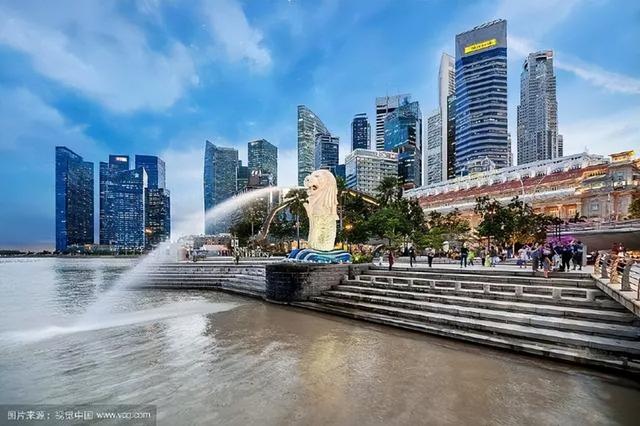 新加坡“國父”李光耀的逆襲史和神預言