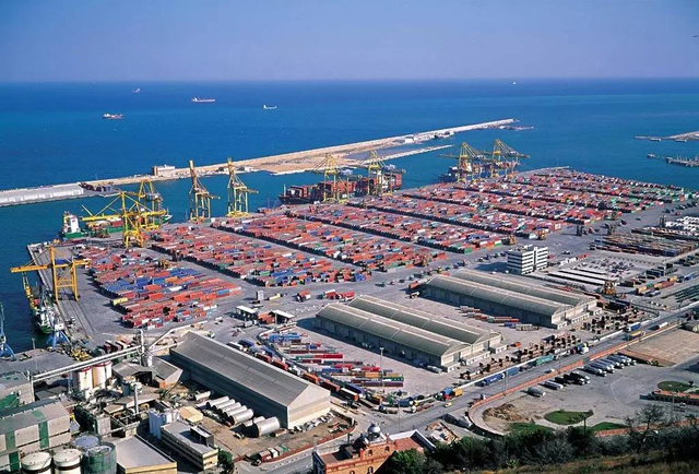 中国700亿打造世界第一港，吞吐量超美国港口总和，新加坡退居第2