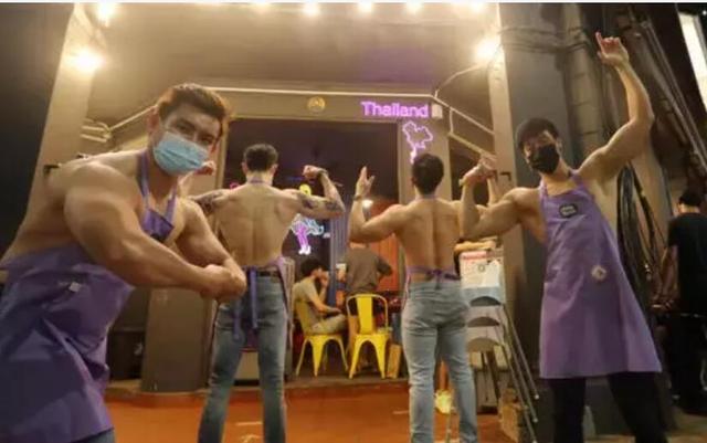 新加坡泰式“肌肉猛男”燒烤店“肉感”太強，火到引來警察