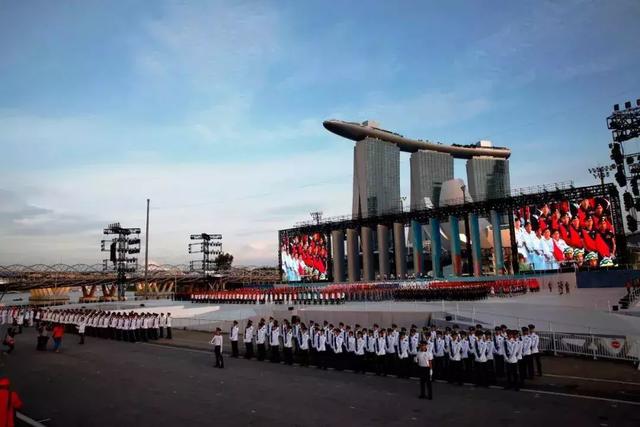 新加坡國慶日｜這麽小的一個國家，學校比清華北大還牛！