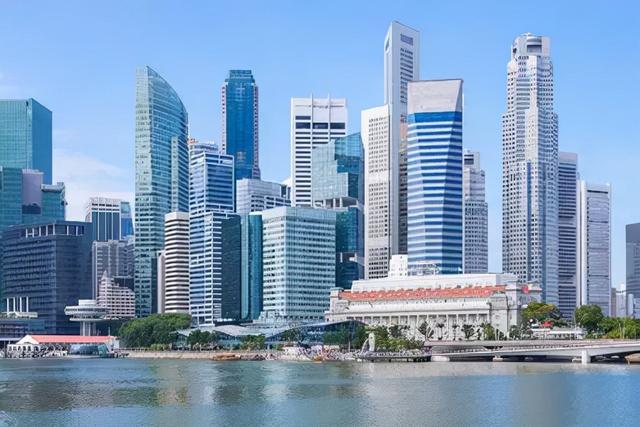 新加坡被称为“小中国”，它凭什么成为发达国家，东南亚强国？