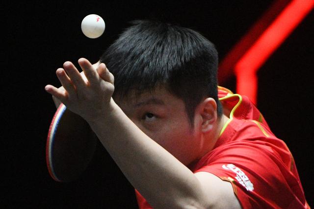 （体育）乒乓球——WTT新加坡大满贯：樊振东晋级四强