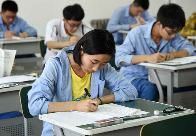 “亞洲四小龍”人均GDP持平美國，制造業世界第三，80%人口讀技校