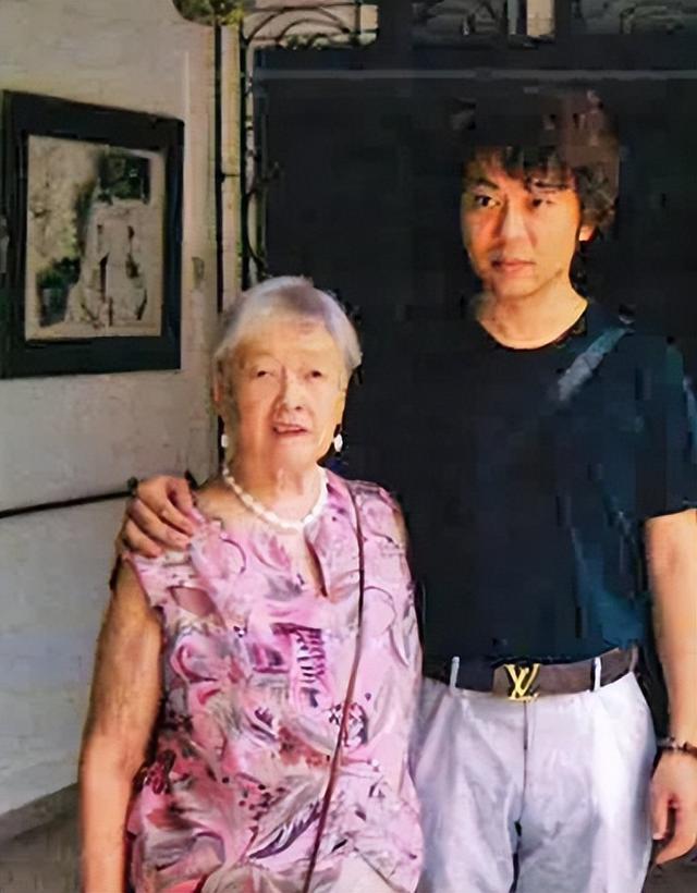 2009年，江苏小伙为照顾82岁外国富婆远赴新加坡，后来怎么样了？