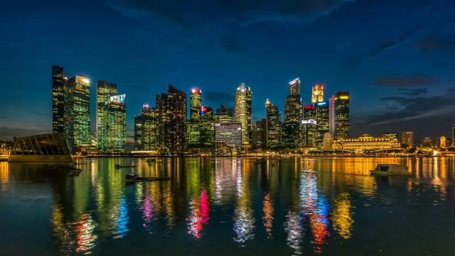 同为亚洲四小龙的香港和新加坡，哪个城市更胜一筹？