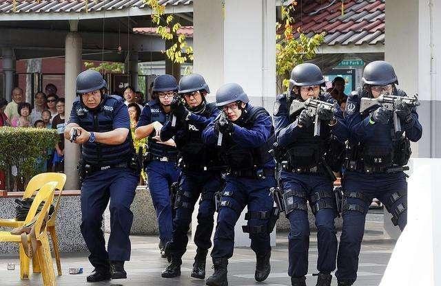 新加坡保家安民计划又来啦！反恐演习移师乌节路商场，近百人参与