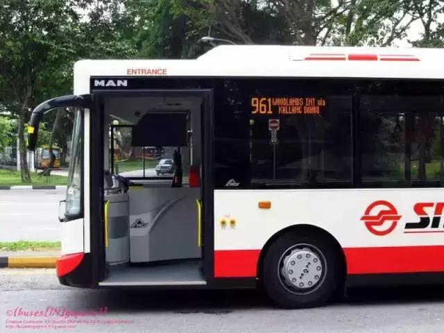 乘客与司机争执致车辆失控，号称亚洲第一的新加坡公交？