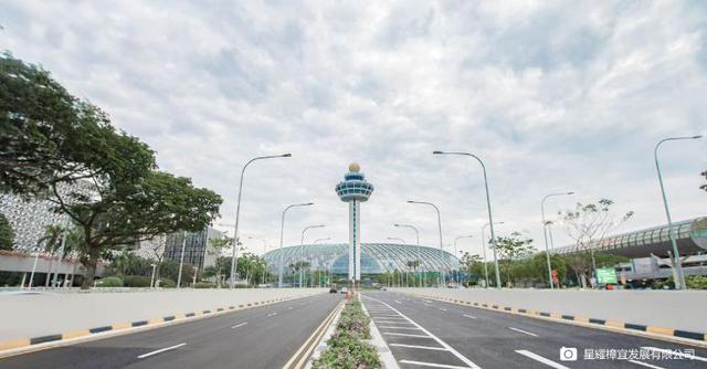 新加坡全新生活风尚地标 "星耀樟宜"让机场也好玩
