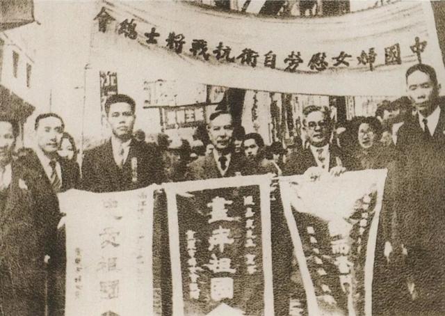 1940年陳嘉庚回國，蔣介石、毛主席先後招待，爲何卻說希望在延安