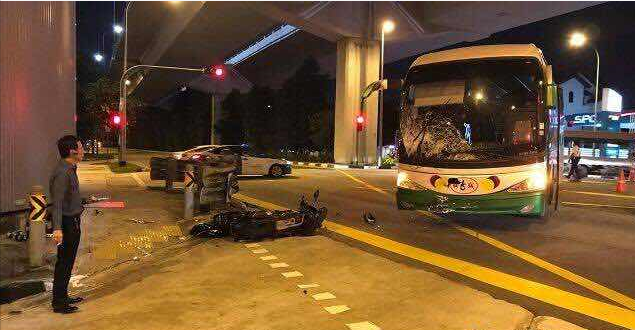 新加坡交通事故频发，司机大哥头脑别热慢行慎行