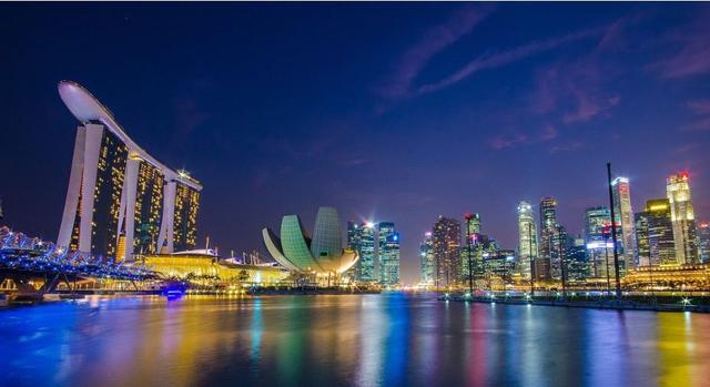 科技快讯：新加坡放弃华为5G网络、微软宣布关闭线下实体店