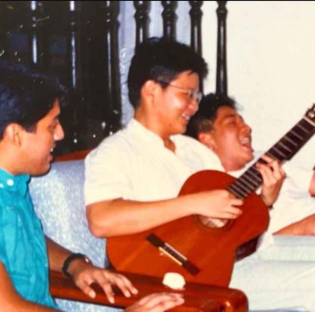 新加坡總理李顯龍的“70後”接班人：街頭彈吉他，頭發老婆家中理