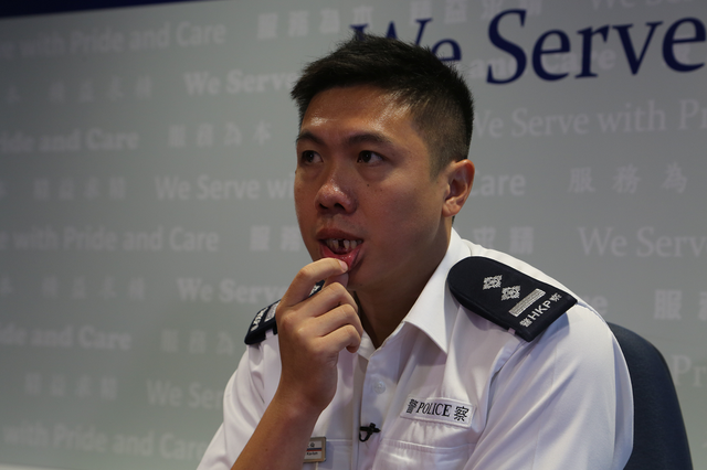 在香港警察總部，聽英籍“爆頭警司”罵暴徒卑鄙