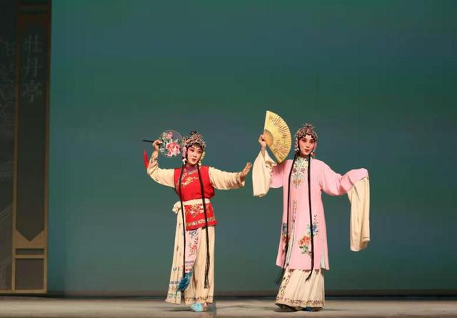 首届中国—东盟文化艺术周戏剧展开幕大戏《牡丹亭》在广西南宁上演