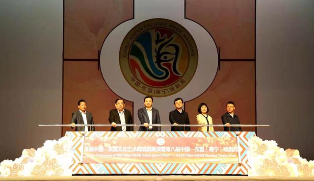 首届中国—东盟文化艺术周戏剧展开幕大戏《牡丹亭》在广西南宁上演